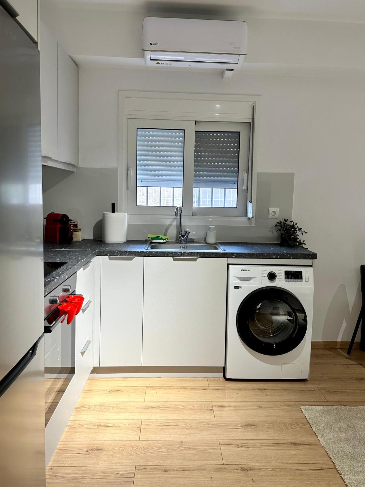 City Centre Apartment Патра Экстерьер фото