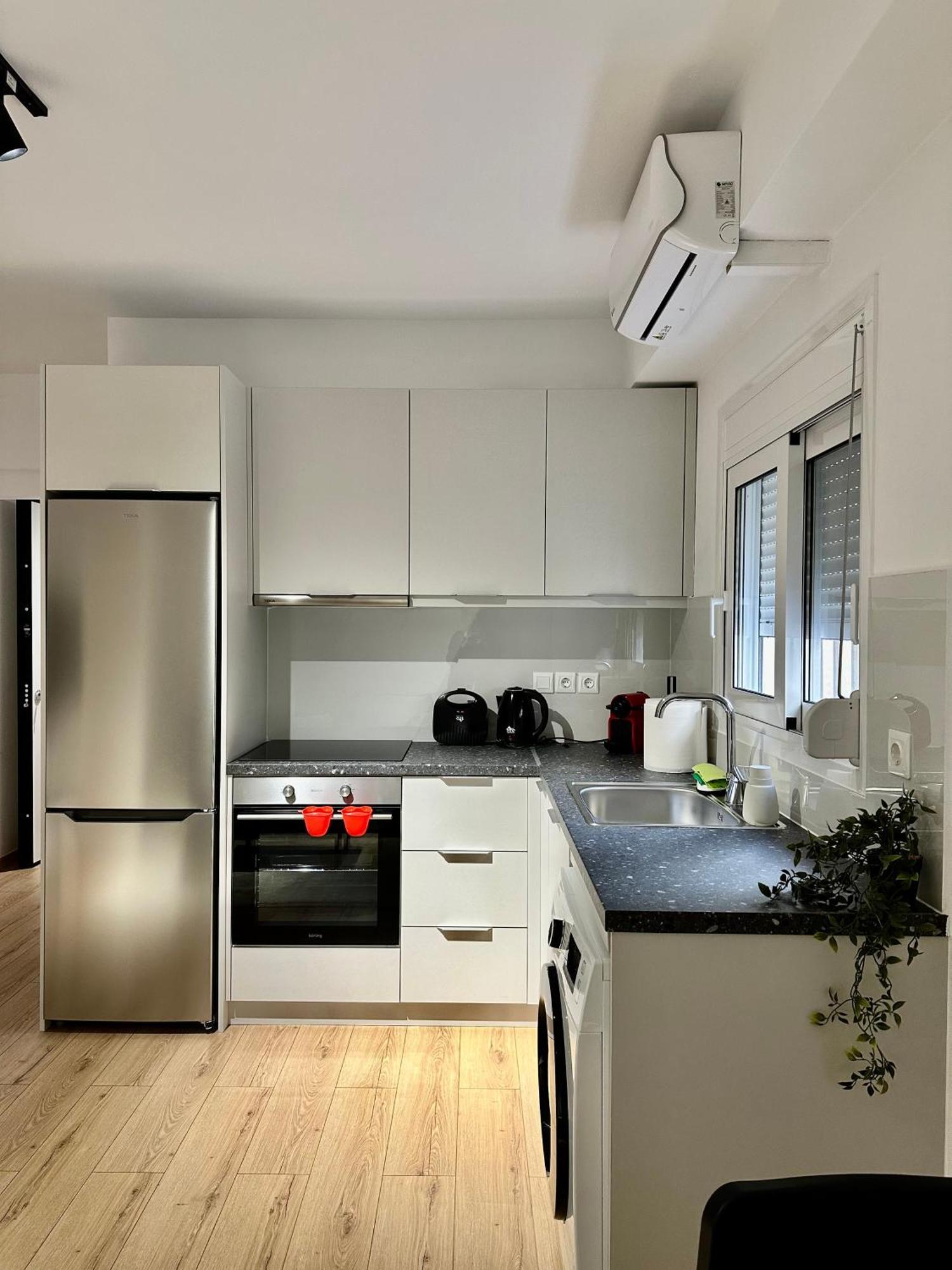 City Centre Apartment Патра Экстерьер фото